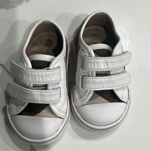 Adorable Burberry sneakers size 17